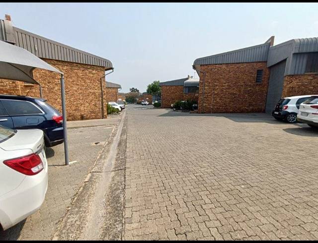 INDUSTRIAL PROPERTY TO RENT IN HALFWAY HOUSE